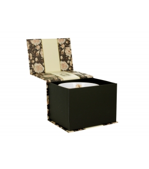 Kubek na stopce ENGLISH ROSES BLACK - Golden Line