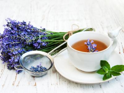Herbaciana elegancja, czyli jak i w czym pić herbatę