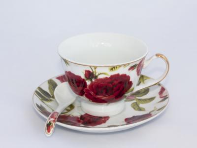 Metody zdobienia wyrobów porcelanowych
